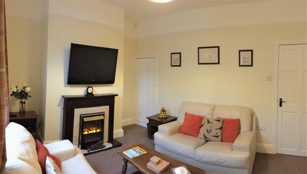 Browns Holiday Cottage Filey Exteriör bild