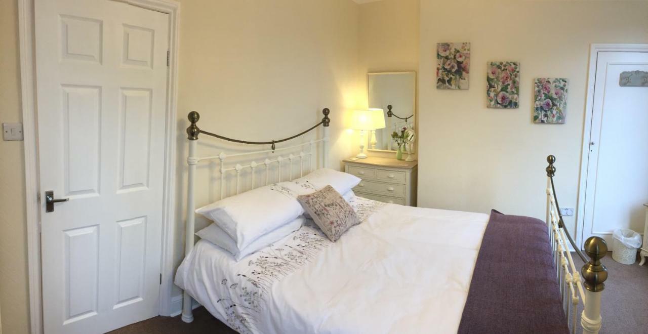 Browns Holiday Cottage Filey Exteriör bild